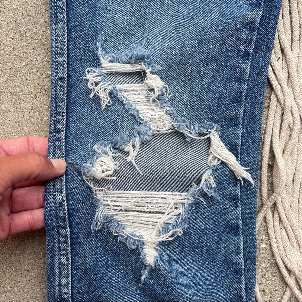Good American Distressed High Rise Jeans Size 0 / 25 - Picture 4 of 8